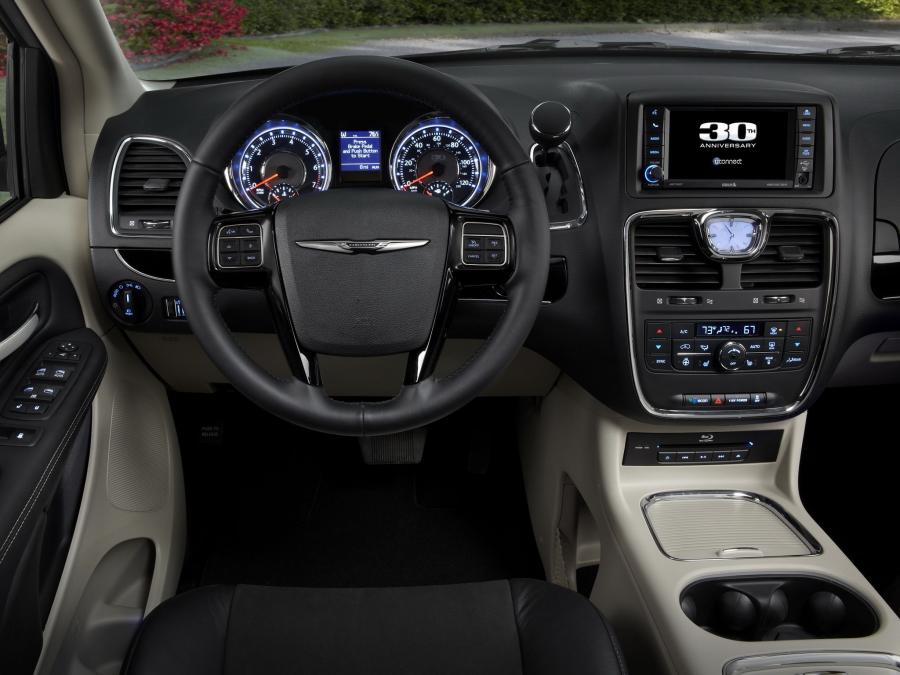  Chrysler Town & Country 30th Anniversary 2013 года  (фото 4 из 11)